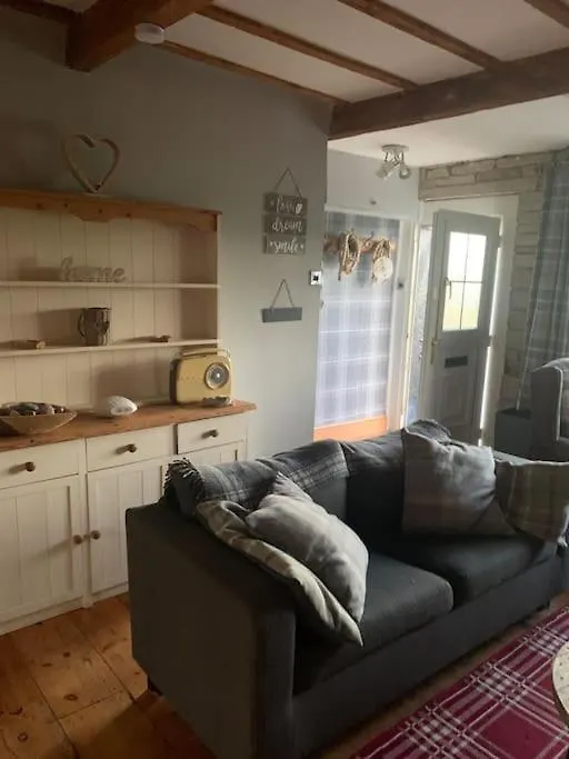Hays Cottage Halifax 0*,